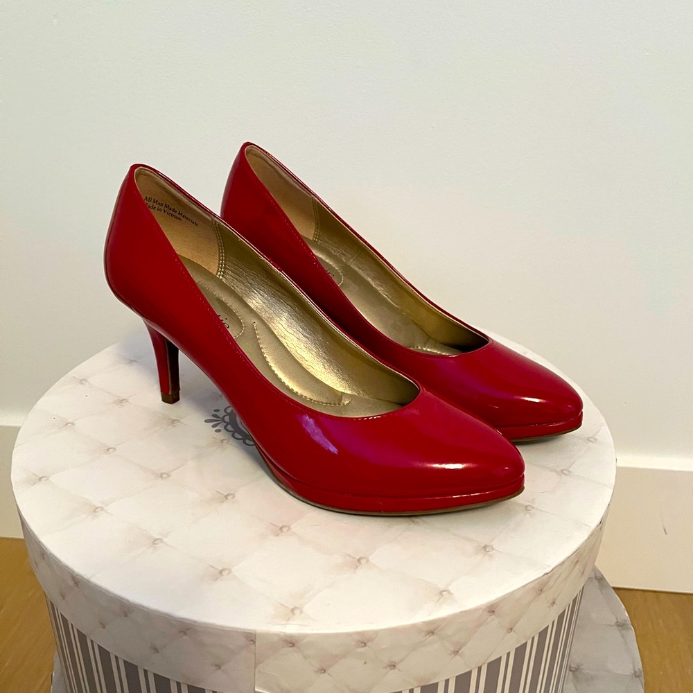 Kelly & Katie patent leather style red heels